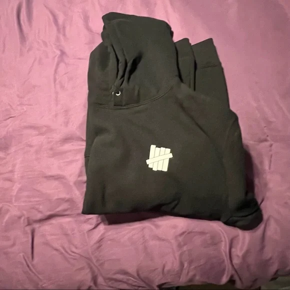 Undefeated Stencil Logo Hoodie Sweatshirt - Picture 3 of 6